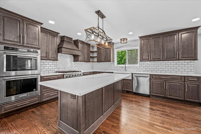 2711 Old Oak Drive, Mchenry, IL 60050