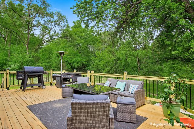 2711 Old Oak Drive, Mchenry, IL 60050