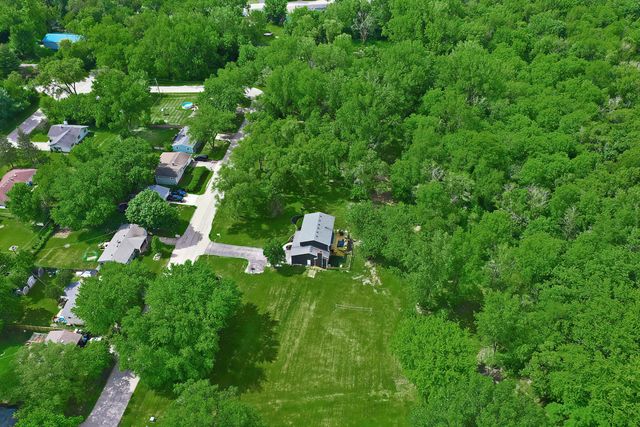 2711 Old Oak Drive, Mchenry, IL 60050