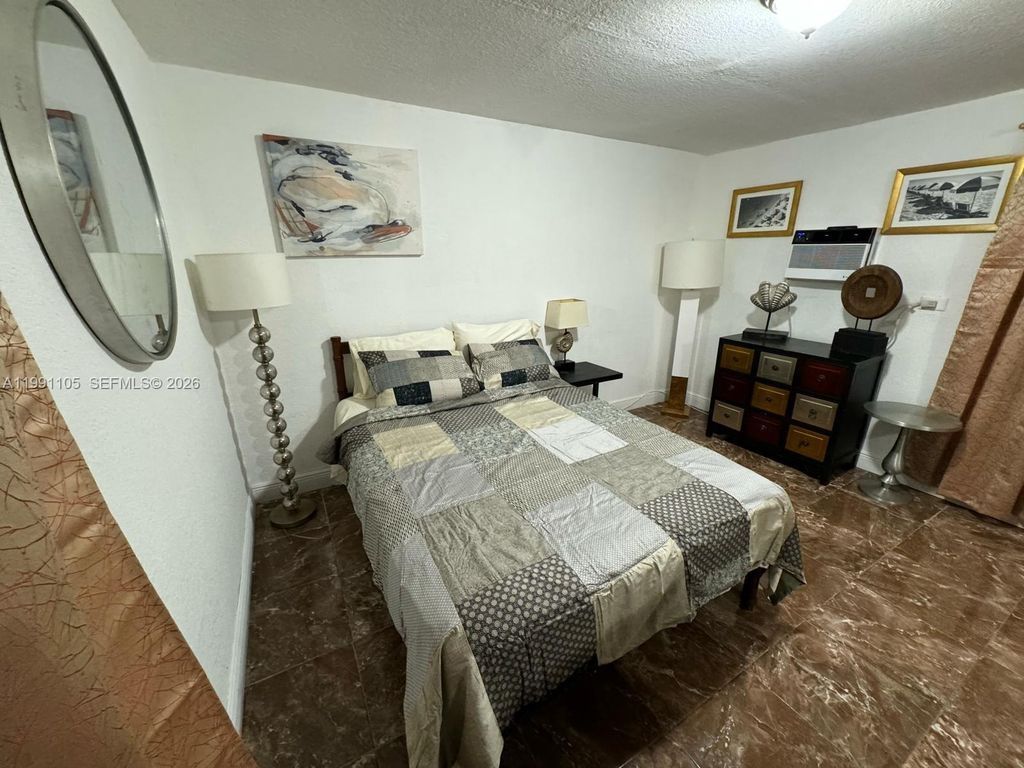 1086 NW 110th St 3, Miami, FL 33168