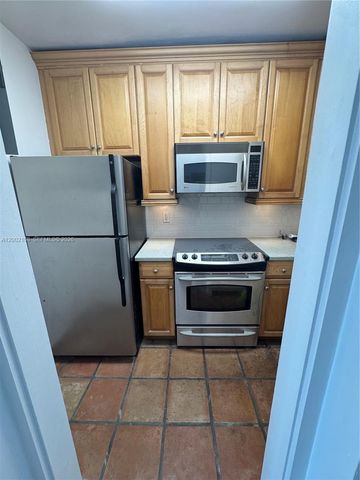 10281 E Bay Harbor Dr C2, Bay Harbor Islands, FL 33154