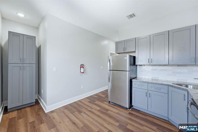 913 S 18th Street 2, Newark, NJ 07108