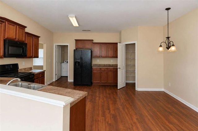 4160 Lindbergh Way, Rex, GA 30273