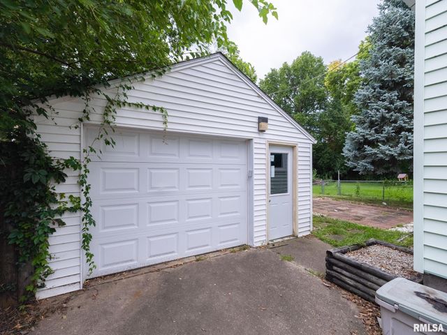 2502 COURT Street, Pekin, IL 61554