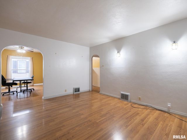 2502 COURT Street, Pekin, IL 61554