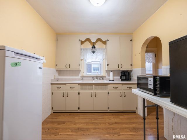 2502 COURT Street, Pekin, IL 61554