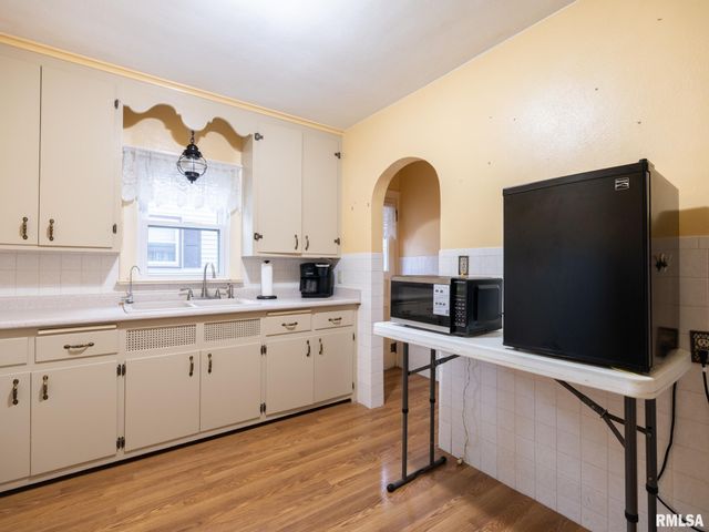 2502 COURT Street, Pekin, IL 61554