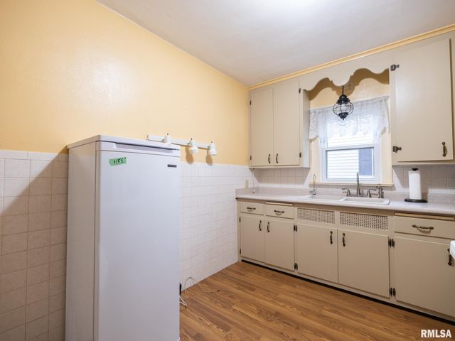 2502 COURT Street, Pekin, IL 61554