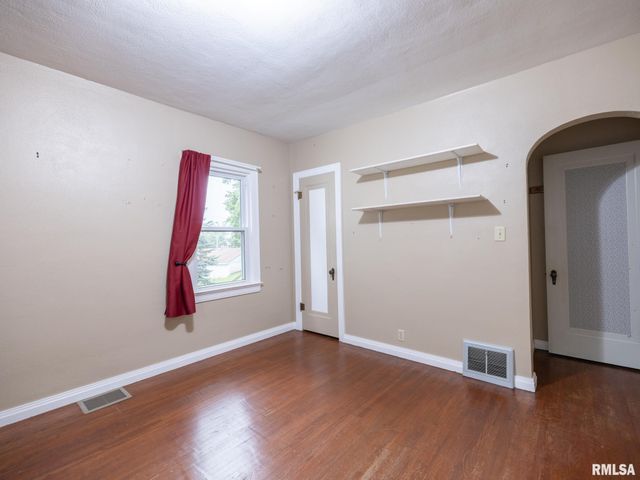 2502 COURT Street, Pekin, IL 61554