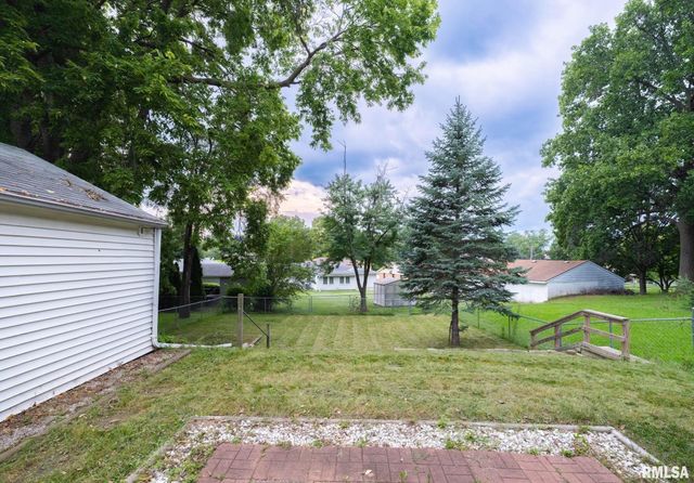 2502 COURT Street, Pekin, IL 61554