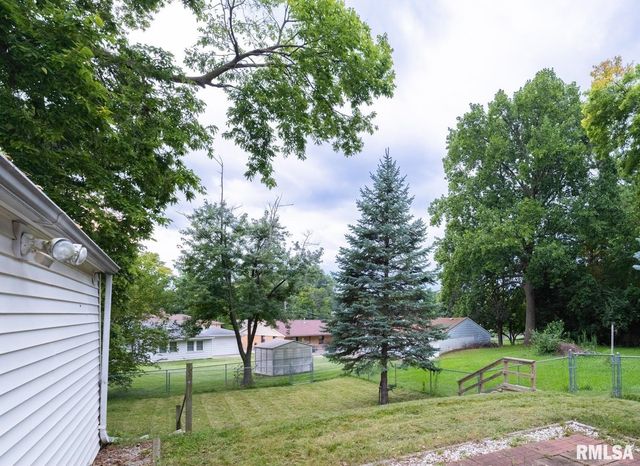 2502 COURT Street, Pekin, IL 61554