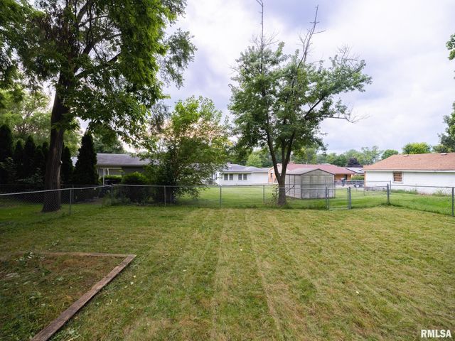 2502 COURT Street, Pekin, IL 61554