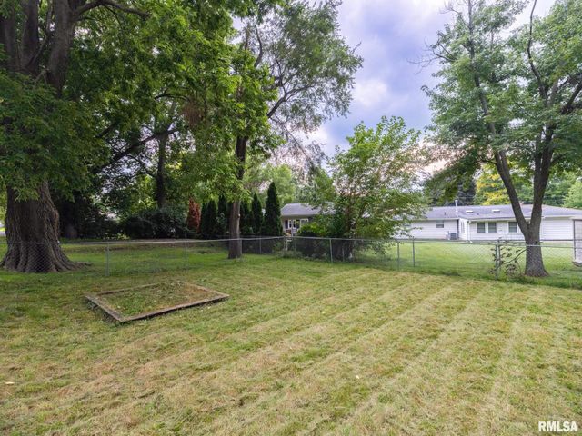 2502 COURT Street, Pekin, IL 61554