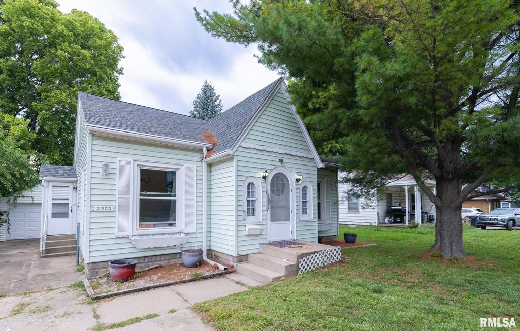 2502 COURT Street, Pekin, IL 61554