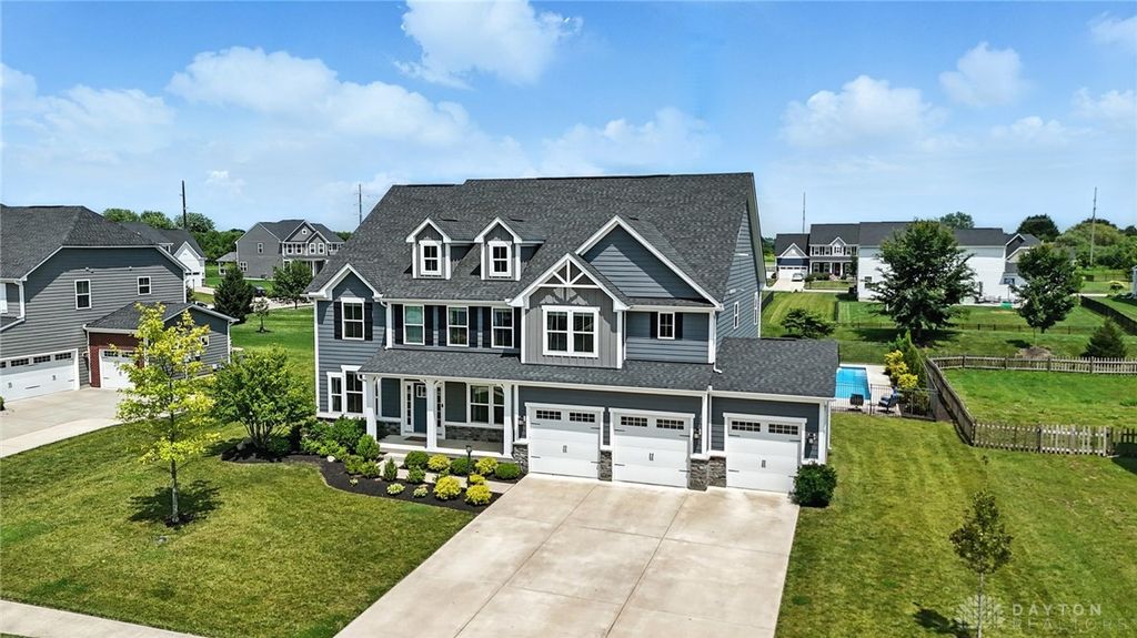 840 Acorn Drive, Sugarcreek Twp, OH 45440