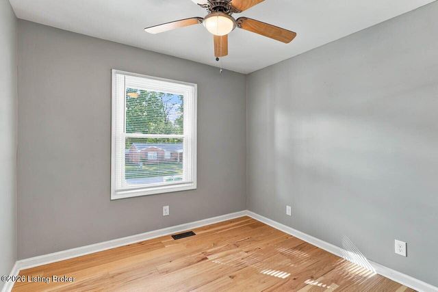 8217 Candleglow Ln, Louisville, KY 40214