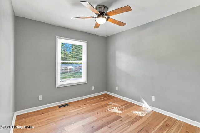 8217 Candleglow Ln, Louisville, KY 40214