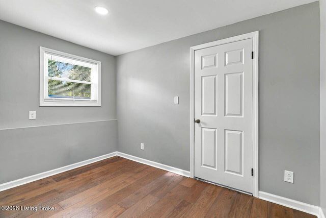 8217 Candleglow Ln, Louisville, KY 40214