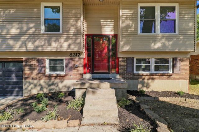 8217 Candleglow Ln, Louisville, KY 40214