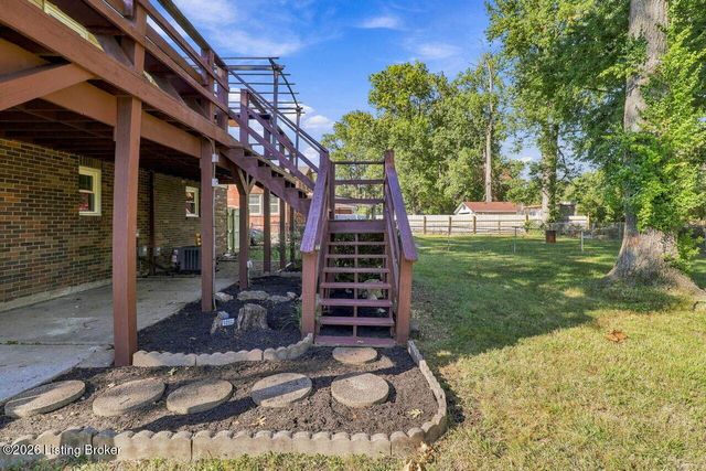 8217 Candleglow Ln, Louisville, KY 40214