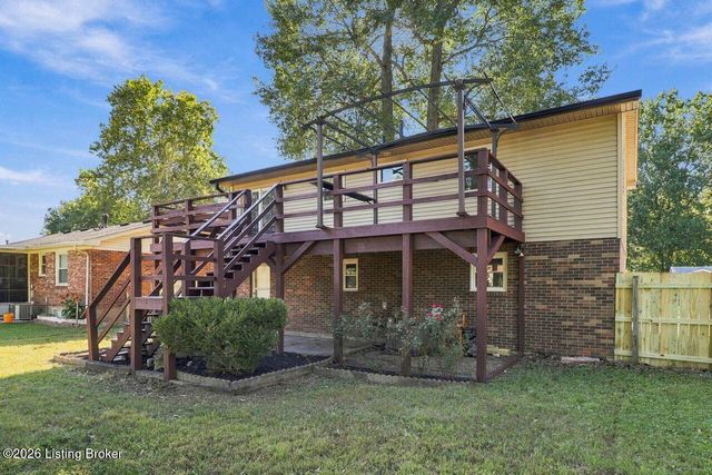 8217 Candleglow Ln, Louisville, KY 40214