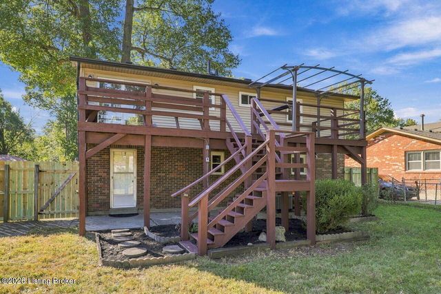 8217 Candleglow Ln, Louisville, KY 40214