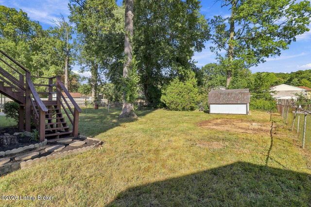 8217 Candleglow Ln, Louisville, KY 40214