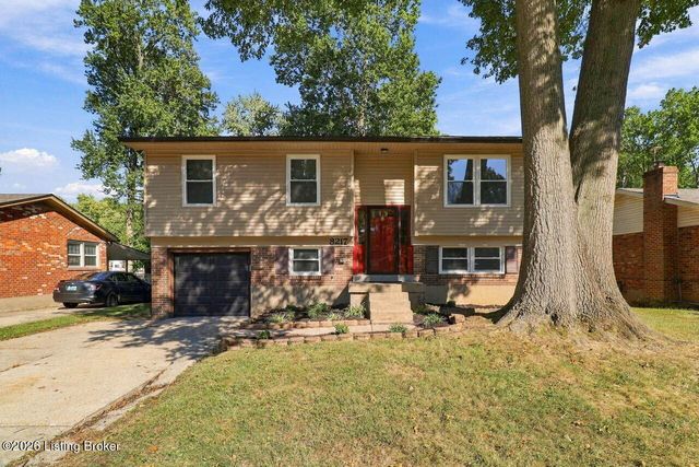 8217 Candleglow Ln, Louisville, KY 40214