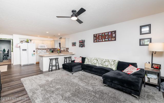 107 Clover Ct, Radcliff, KY 40160