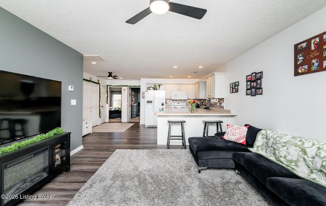 107 Clover Ct, Radcliff, KY 40160