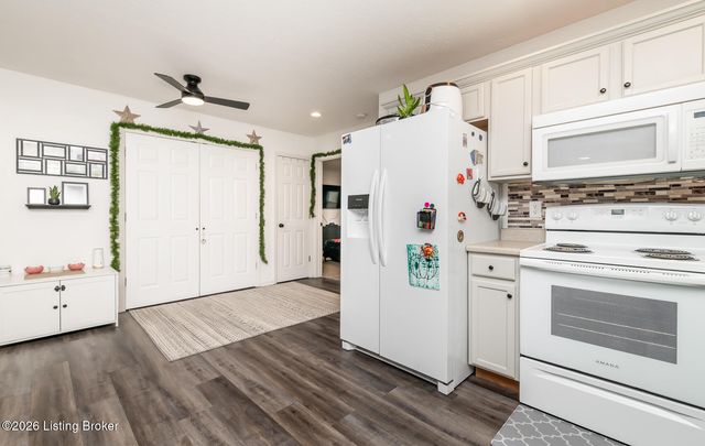 107 Clover Ct, Radcliff, KY 40160