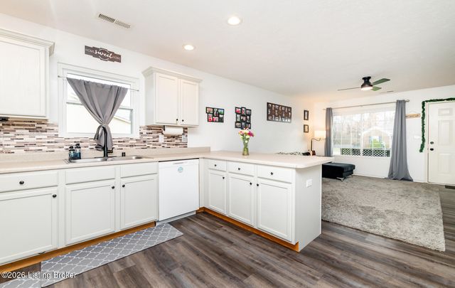 107 Clover Ct, Radcliff, KY 40160