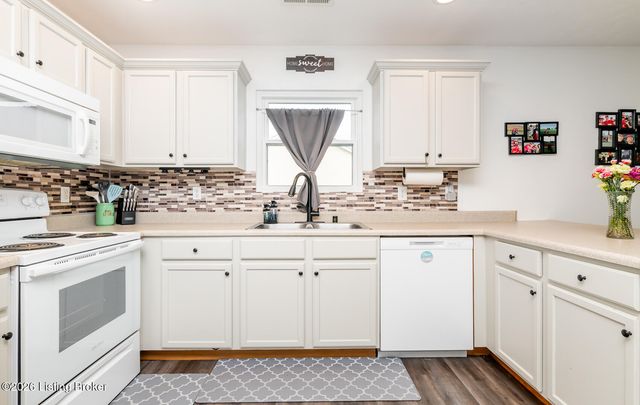 107 Clover Ct, Radcliff, KY 40160