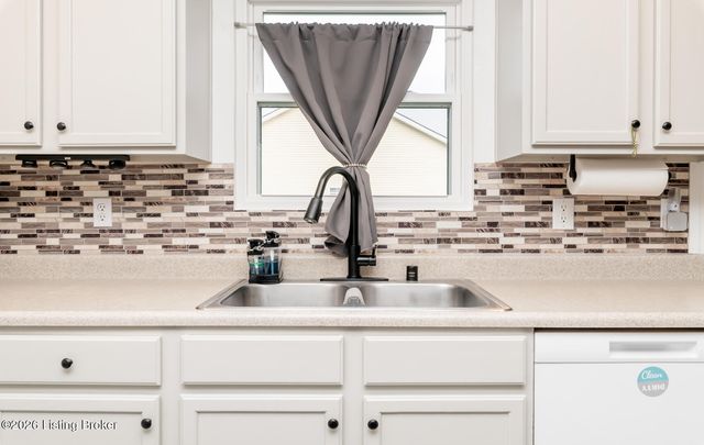 107 Clover Ct, Radcliff, KY 40160