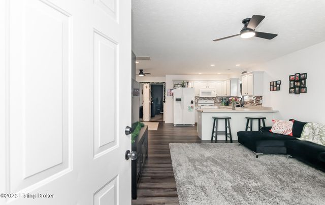 107 Clover Ct, Radcliff, KY 40160