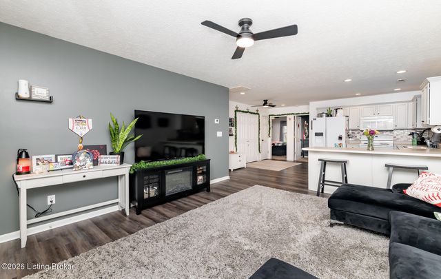 107 Clover Ct, Radcliff, KY 40160