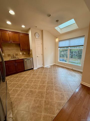 955 Huntington Drive, Fishkill, NY 12524