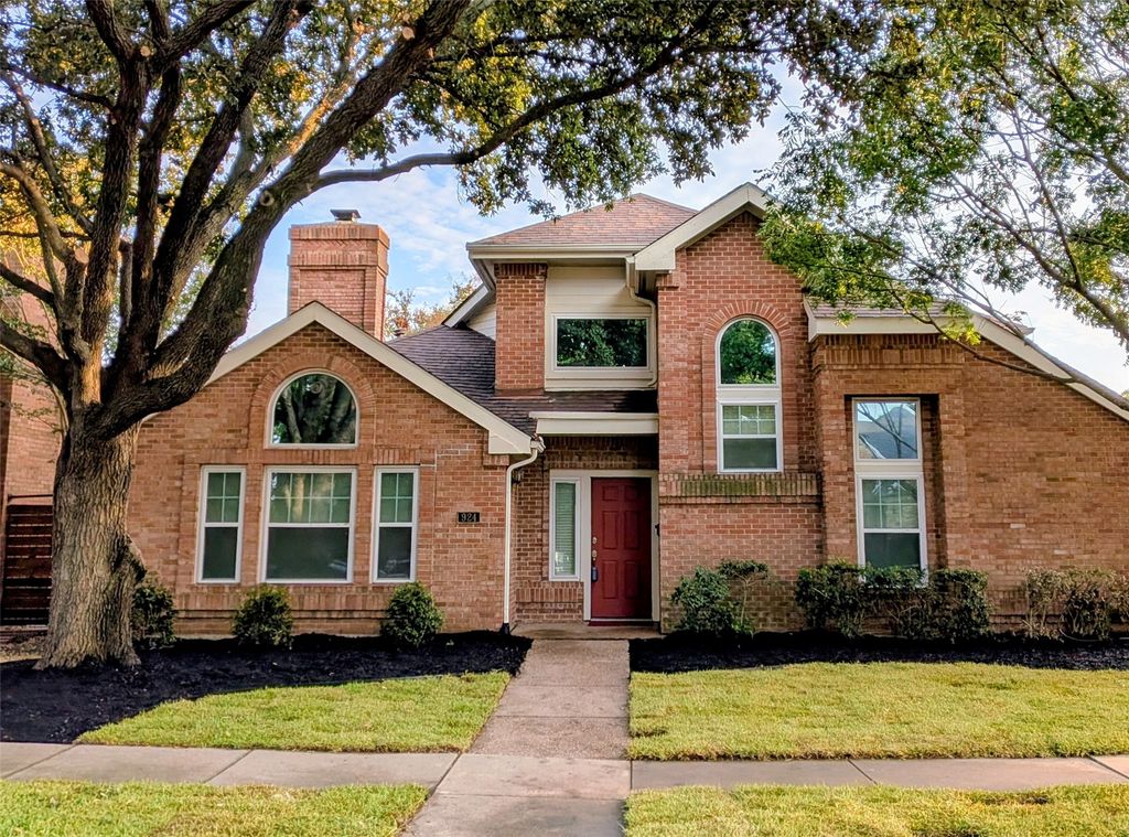 924 McCoy Drive, Irving, TX 75062 — photo 2