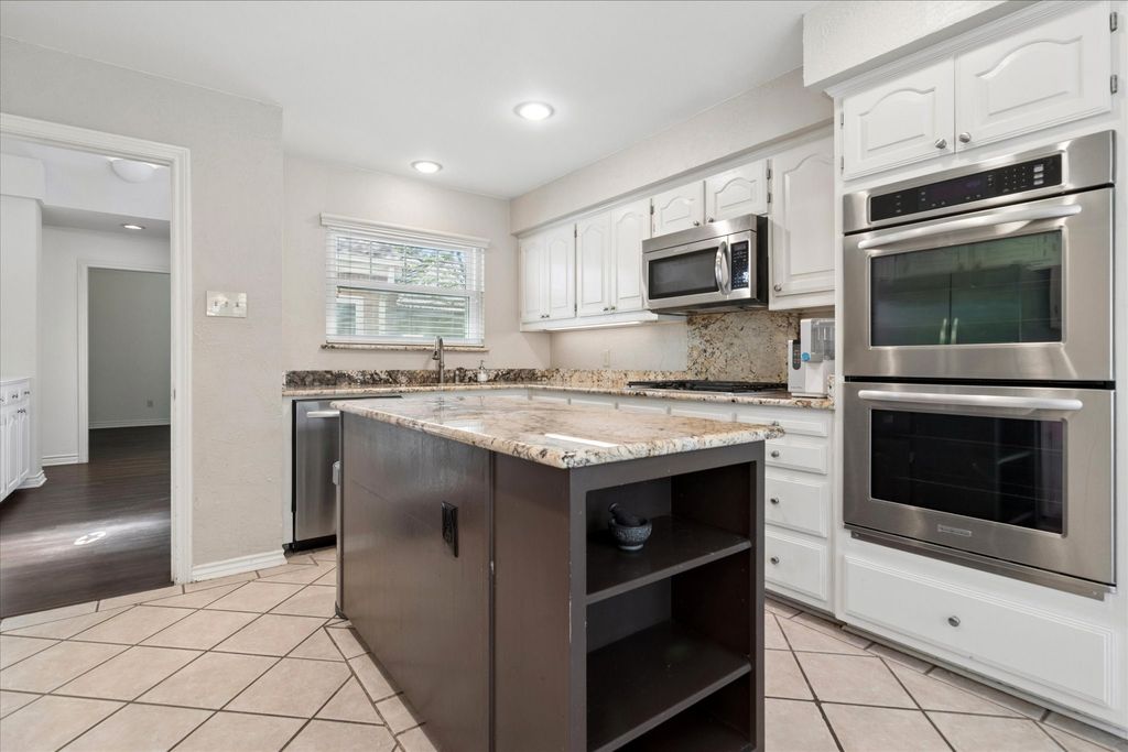 924 McCoy Drive, Irving, TX 75062 — photo 5