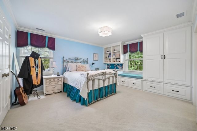 11 Cayuga Way, Millburn Twp., NJ 07078