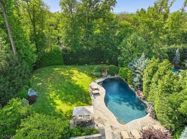 11 Cayuga Way, Millburn Twp., NJ 07078