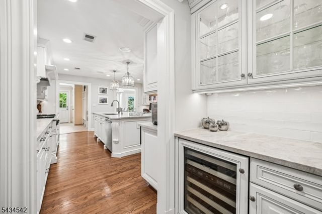 11 Cayuga Way, Millburn Twp., NJ 07078