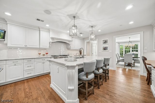 11 Cayuga Way, Millburn Twp., NJ 07078
