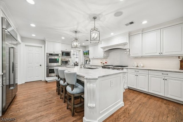 11 Cayuga Way, Millburn Twp., NJ 07078