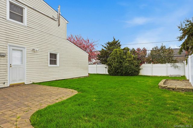 124 Saddle Lane, Levittown, NY 11756