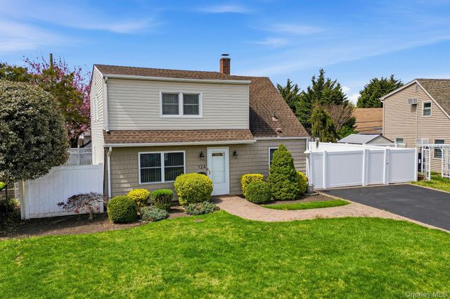 124 Saddle Lane, Levittown, NY 11756