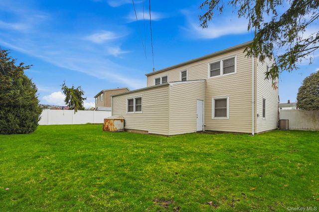 124 Saddle Lane, Levittown, NY 11756