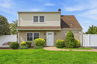 124 Saddle Lane, Levittown, NY 11756