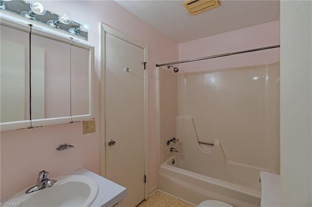 169 Tanglewood Drive, Mount Airy, NC 27030