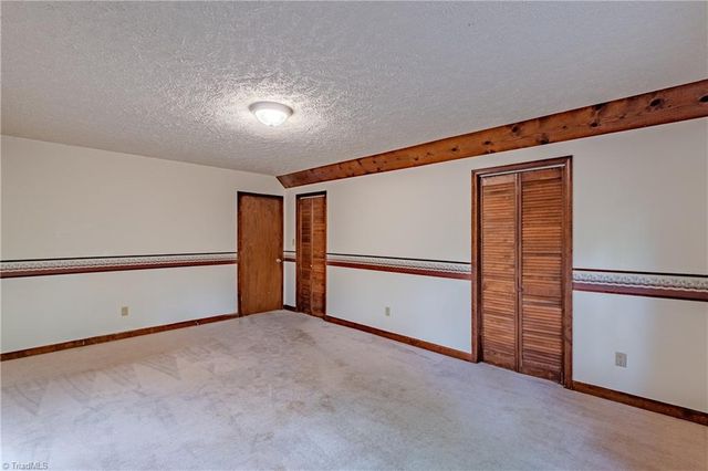 169 Tanglewood Drive, Mount Airy, NC 27030